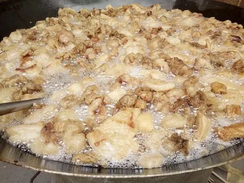 潔匠凈化·的凈工業(yè)除臭劑_炸豬油廠油煙異味濃、刺激性大，Dejing的凈除臭劑快速除臭