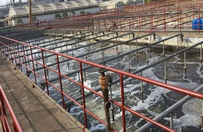 化工廠污水、污泥“臭氣熏天”遭投訴，該如何解決？